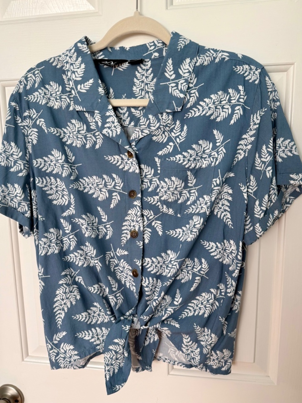 American Outback | WFS | Women's Tie-Front Shirt Blouse | Blue Ferns | XL | NWOT